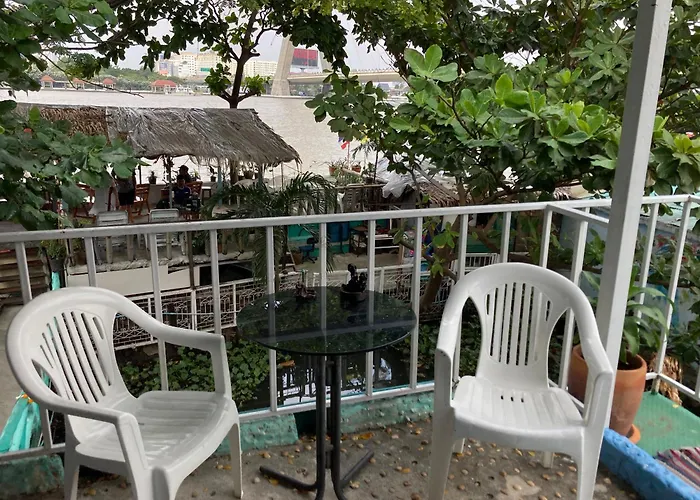 New Phiman Riverview Guesthouse