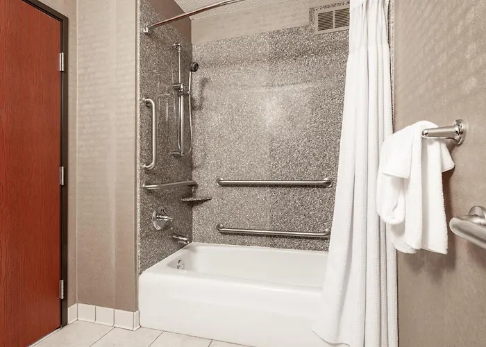 Crowne Plaza Milwaukee Airport By Ihg