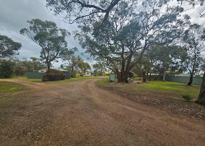 Parndana Hotel Cabins