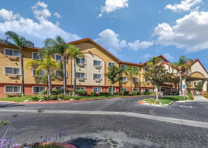 Comfort Suites Near Six Flags Magic Mountain