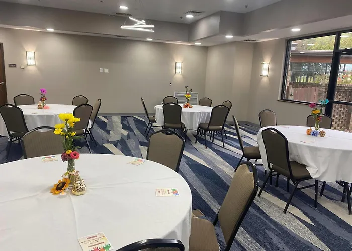 Comfort Inn & Suites Near Lake Guntersville
