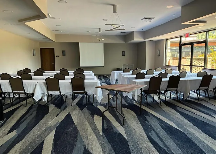Comfort Inn & Suites Near Lake Guntersville