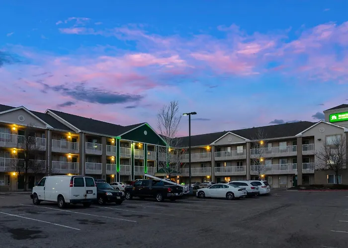 Hometowne Studios By Red Roof Denver - Airport/
