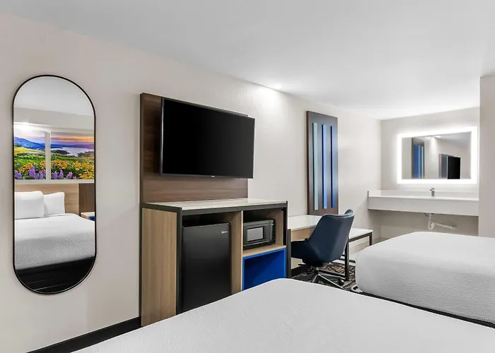 Days Inn By Wyndham Indianapolis East Post Road