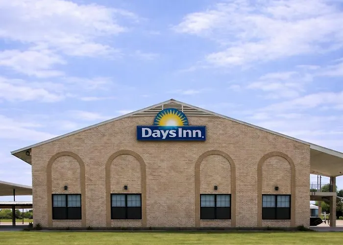 Days Inn & Suites By Wyndham - Canton First Monday Trade Days