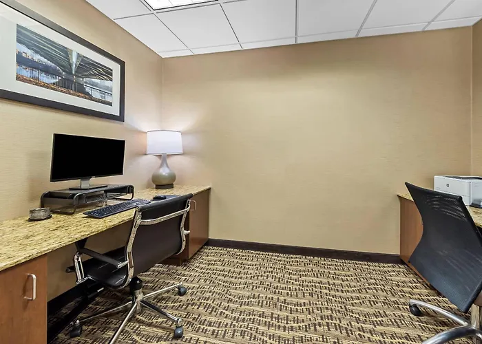 Comfort Inn & Suites West - Medical Center