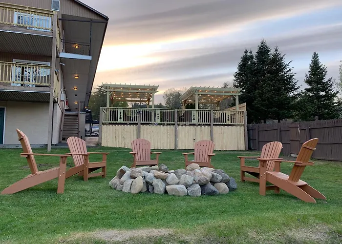 The Sundowner On Lake George