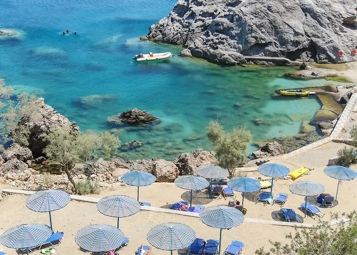 Castelia Bay Hotel Amoopi