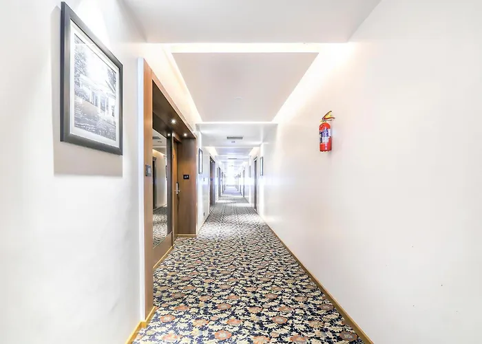 Fabhotel High Rise Suites - Nr Marathahalli Bridge