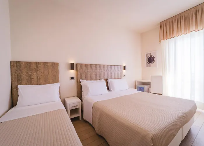 Hotel Soraya - Spiaggia Sawasdee With Beach, Restaurant & Parking Riccione