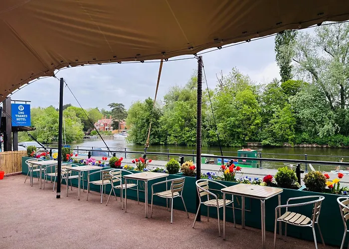 Uno Thames Hotel
