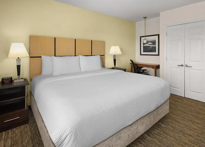 Candlewood Suites Airport By Ihg