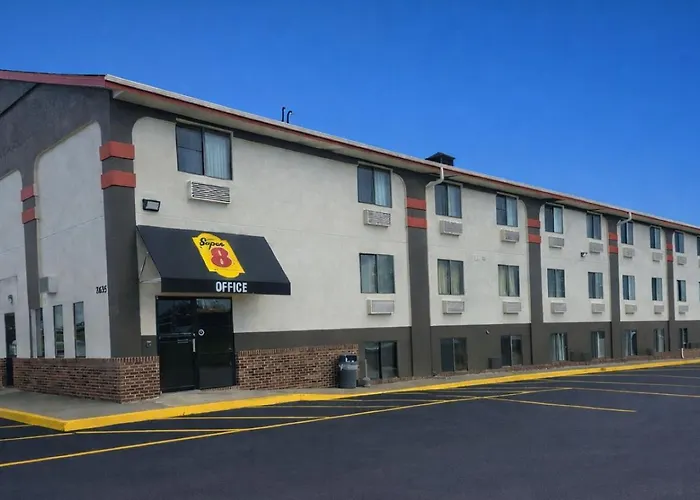 Super 8 By Wyndham Lincoln West