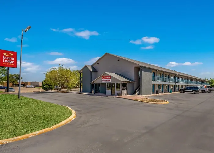 Econo Lodge Inn & Suites South