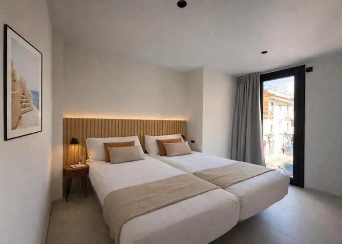 Hugo Beach Hotel & Apartments