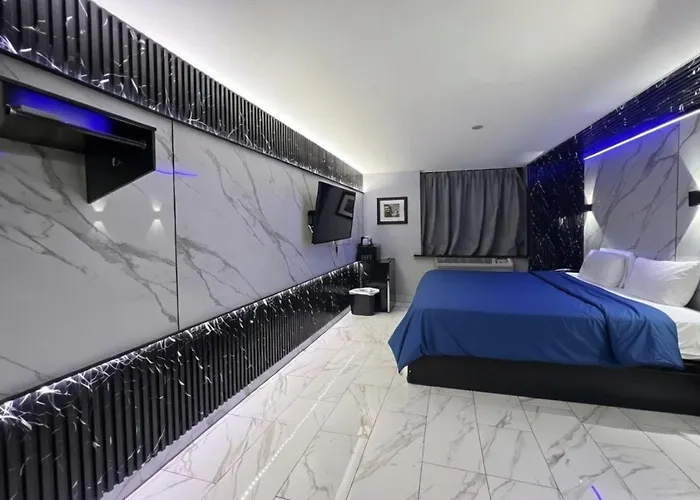 Umbrella Hotel Brooklyn - Newly Renovated New York