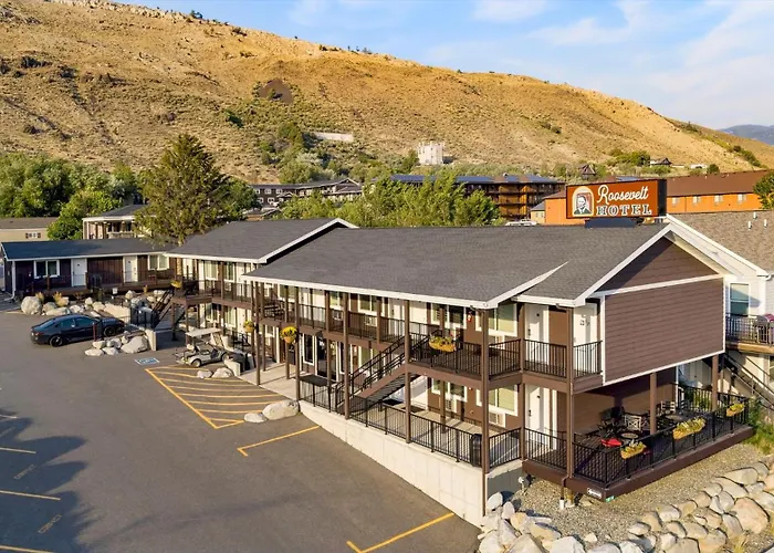 Roosevelt & Cabins - Yellowstone