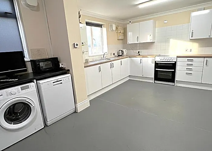 Atherley House - Winter Sale! Spacious Self Catered Rooms