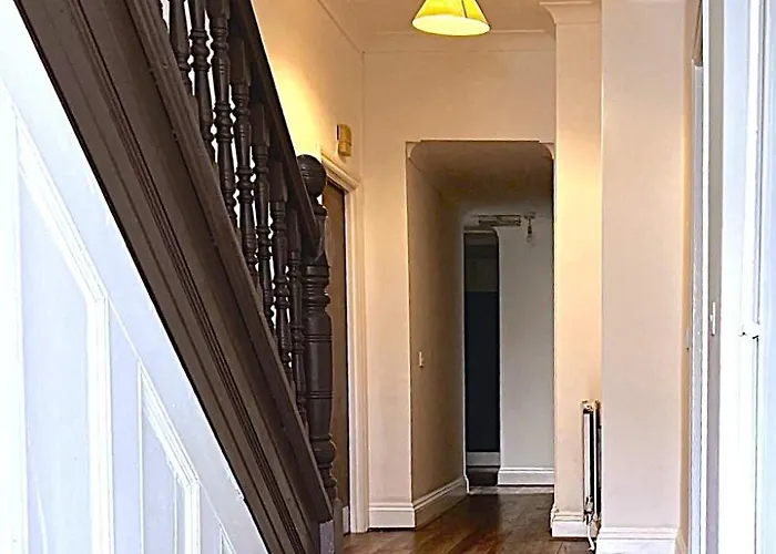 Atherley House - Winter Sale! Spacious Self Catered Rooms