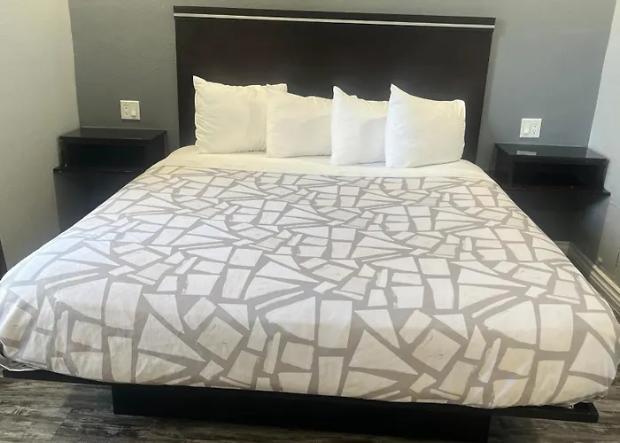 Laguna Inn And Suites