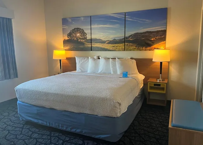 Days Inn & Suites By Wyndham Columbus Ne