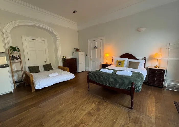 3 Berkeley Square Guesthouse