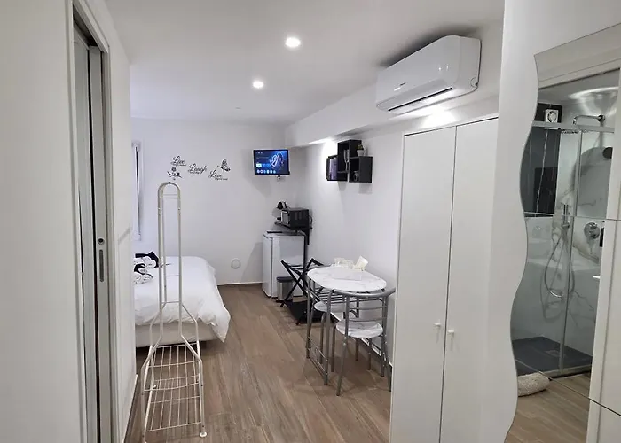 Black & White Rooms