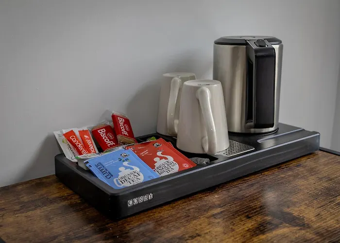 Premium Serviced Accommodation Nottingham - All Ensuite Rooms Or Whole House - Near Train Station, City Centre & Trent Bridge - Fast Free Wifi - Parking