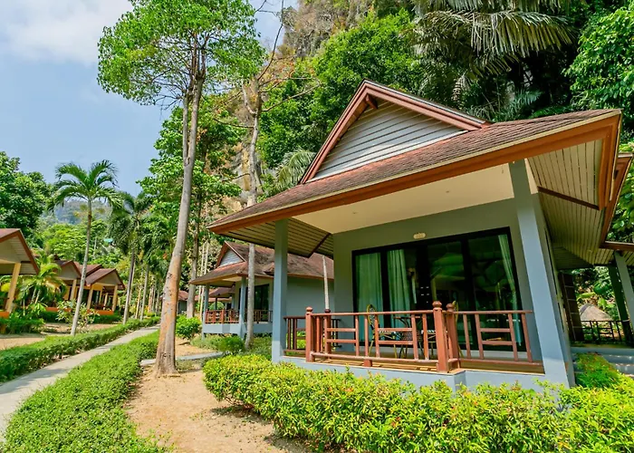Tonsai Bay Resort