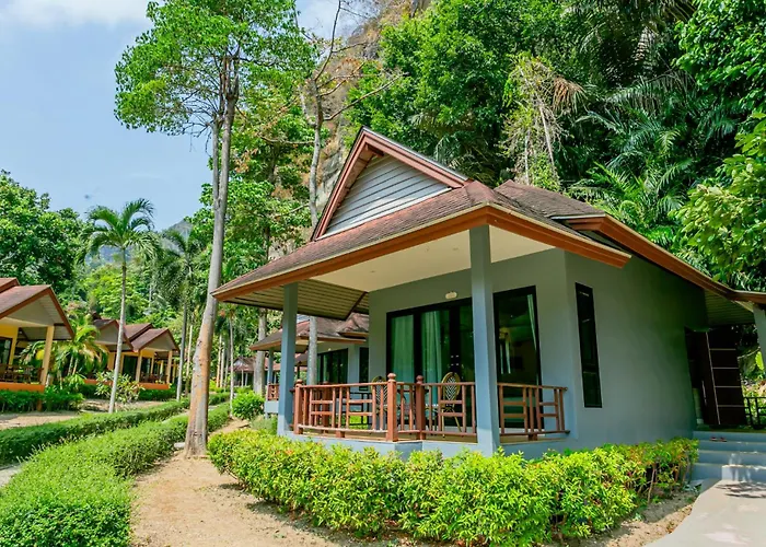 Tonsai Bay Resort