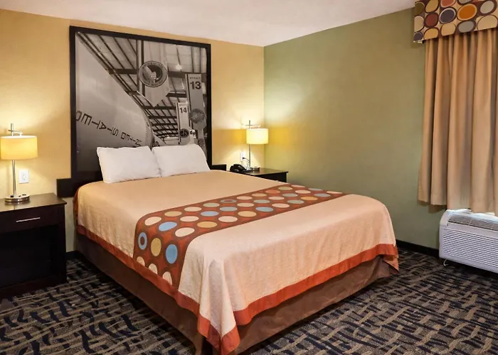 Super 8 By Wyndham Pasadena