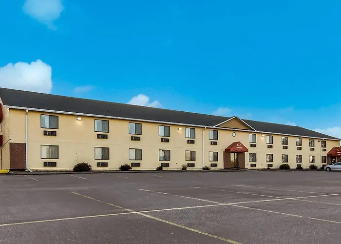 Econo Lodge Inn & Suites
