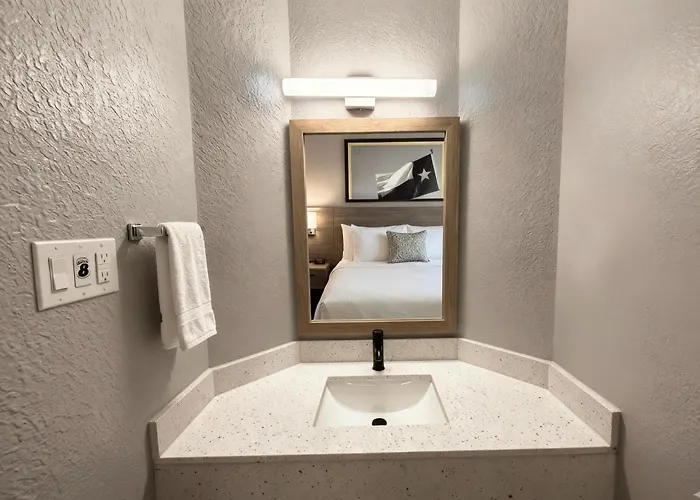 Super 8 By Wyndham Nacogdoches Near University