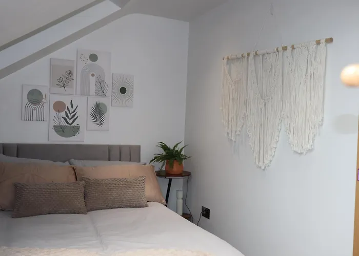Lush Rooms Bedminster