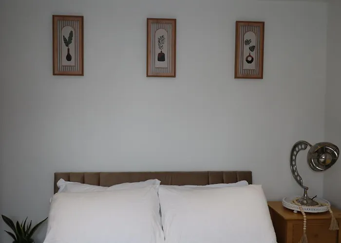 Lush Rooms Bedminster