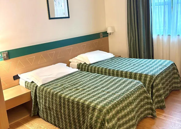 West Point Airport Hotel