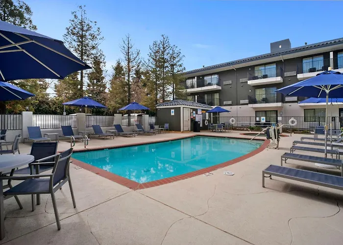 Howard Johnson By Wyndham Fullerton/Anaheim Conference Cntr