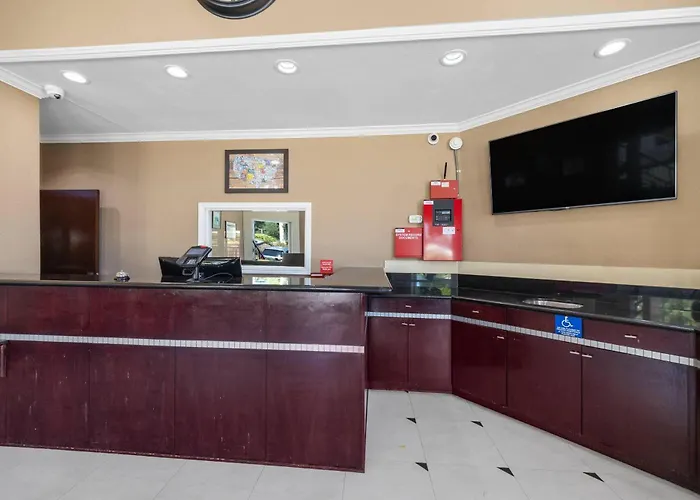 Econo Lodge Inn & Suites Fallbrook Downtown
