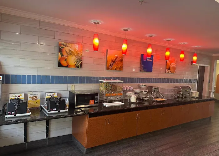 Comfort Inn & Suites - Northwoods