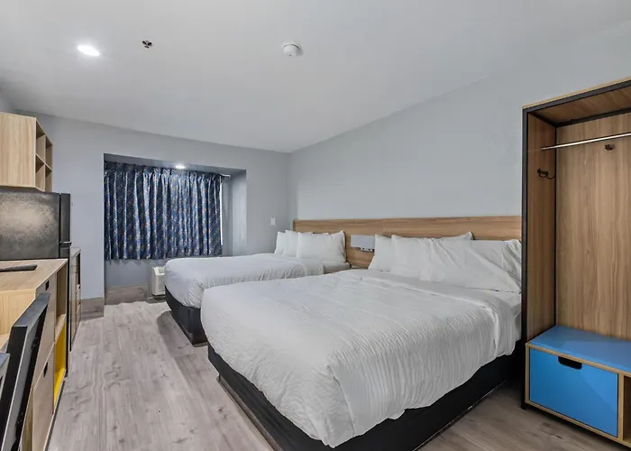 Day Inn By Wyndham San Antonio Downtown