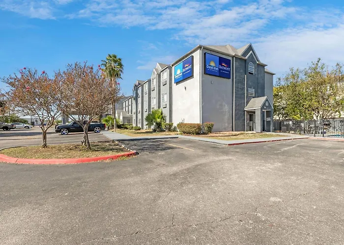Day Inn By Wyndham San Antonio Downtown