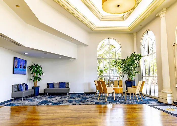 La Quinta By Wyndham Sarasota Downtown Hotel