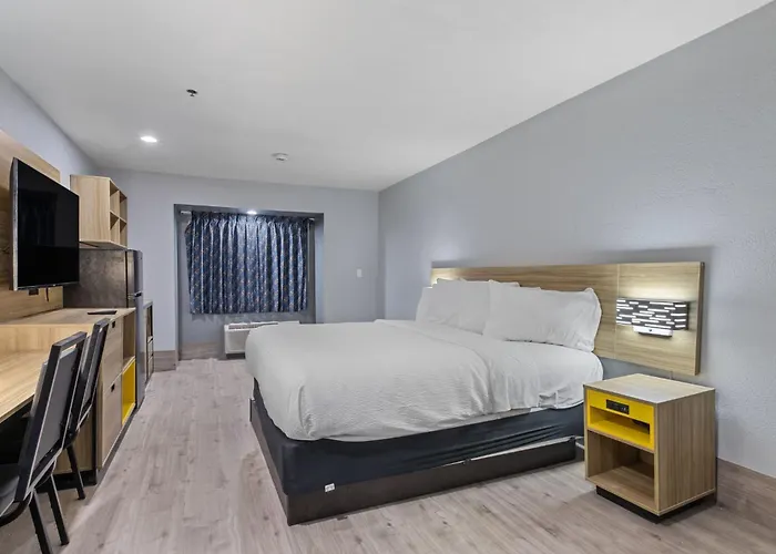 Day Inn By Wyndham San Antonio Downtown