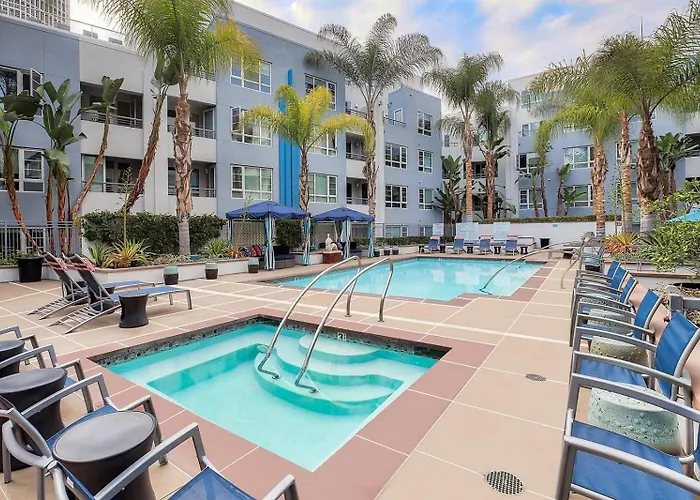 Miracle Mile Apartments