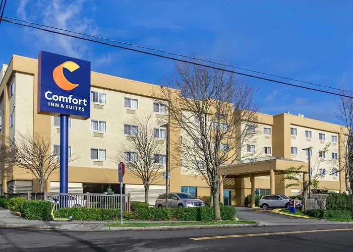 Comfort Inn & Suites North