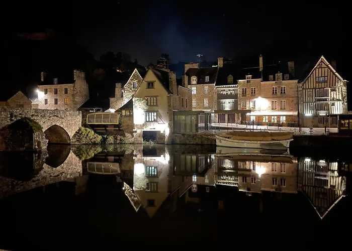 LA MEFFRAIS 1741 - Manoir d'hôtes avec Parking Privé - 3 minutes de Dinan