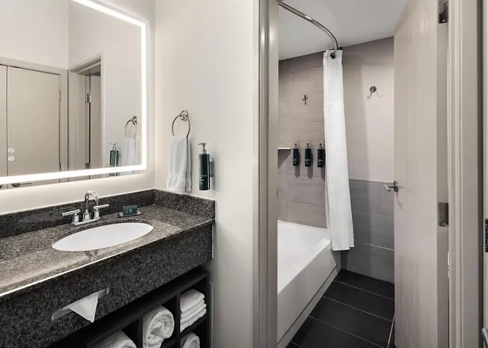 Doubletree By Hilton Racine Harbourwalk