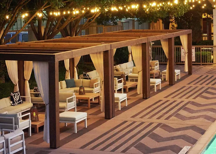 Doubletree By Hilton Dallas Market Center