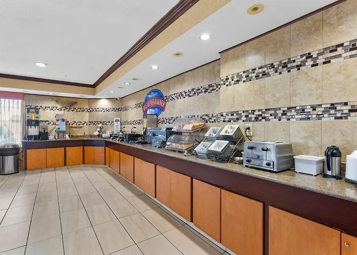 Baymont By Wyndham Detroit Area