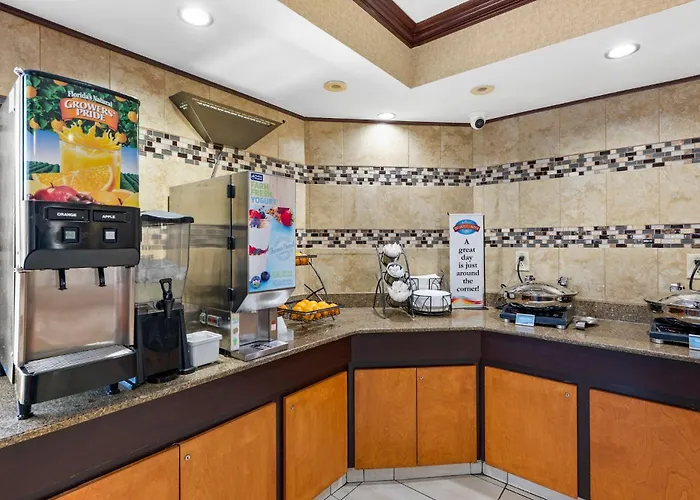 Baymont By Wyndham Detroit Area